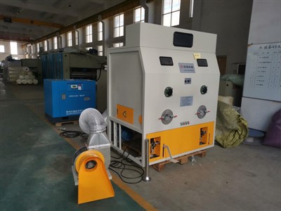 In che modo una macchina riempitrice per fibre garantisce una distribuzione u...